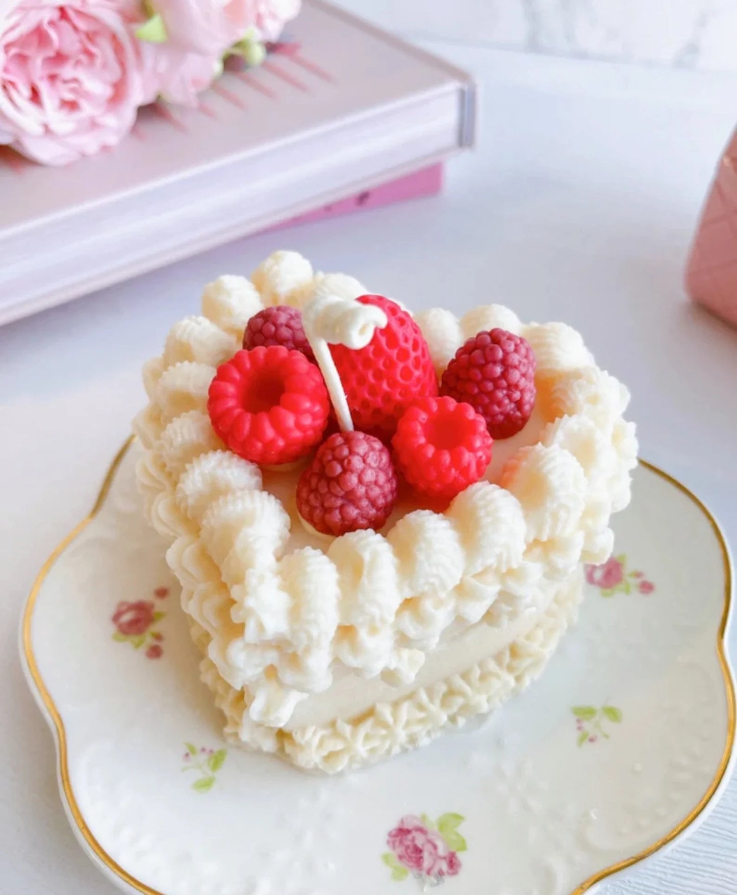 9oz Red Berries Cake Candle